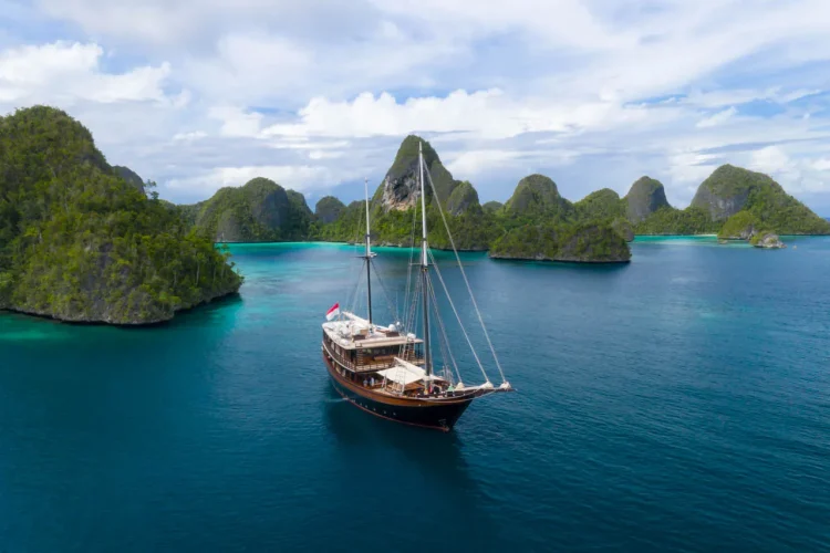 Liveaboard Raja Ampat | Invest Papua
